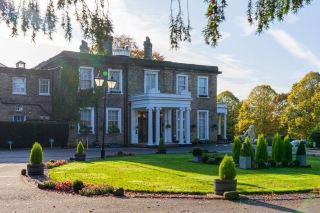 Chesterfield, experience the leisurely life of an English country! 