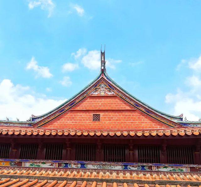 千年佛光照耀泉州：探索開元寺的歷史與傳說。
