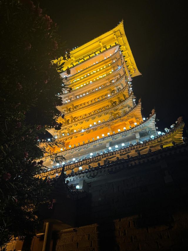 凤凰山公園——被譽為川北第一樓的凤凰樓。