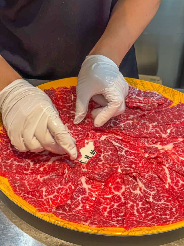 大目牛肉火鍋  好好玩。