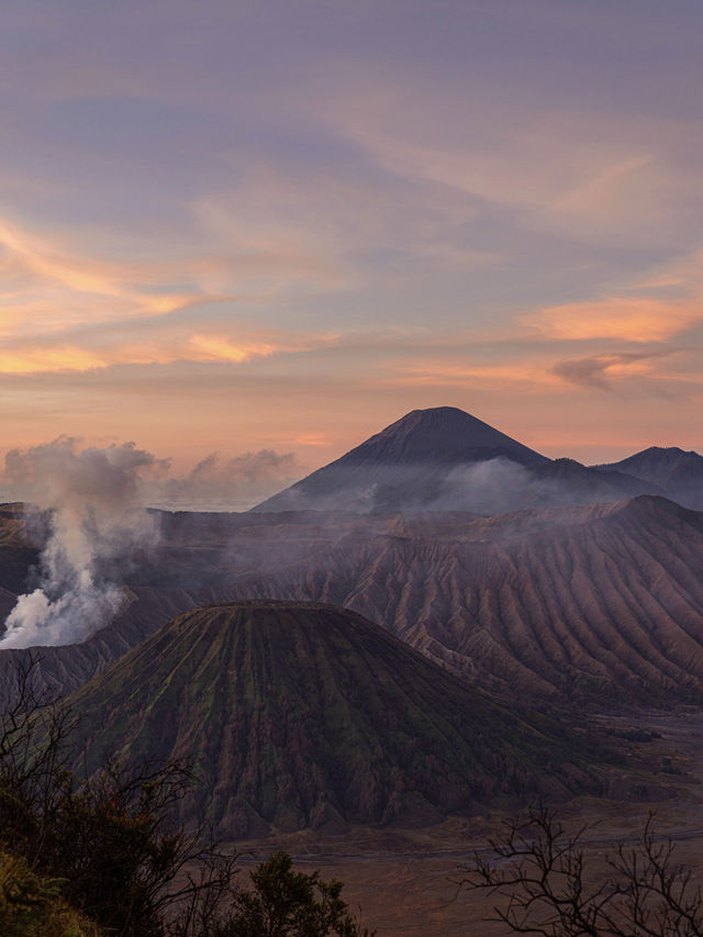 拍到孤獨星球封面｜印尼 Bromo 火山。