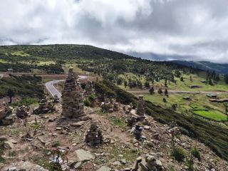 Checked in at Red La Mountain in Mangkang, Tibet.