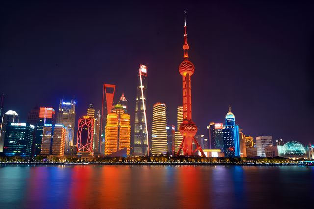 昨夜的北外灘，無人且愜意