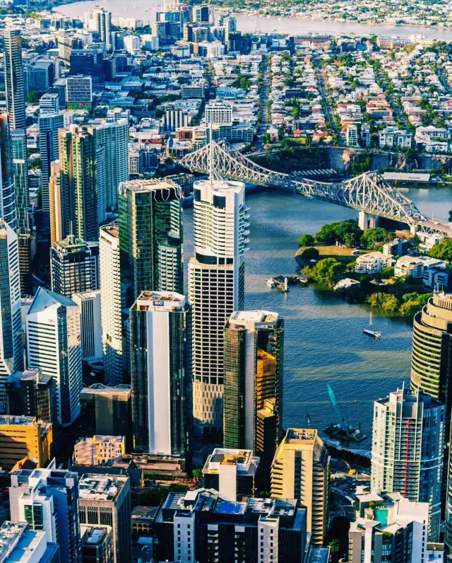 Challenge yourself with rock climbing in Brisbane! Start your extreme adventure