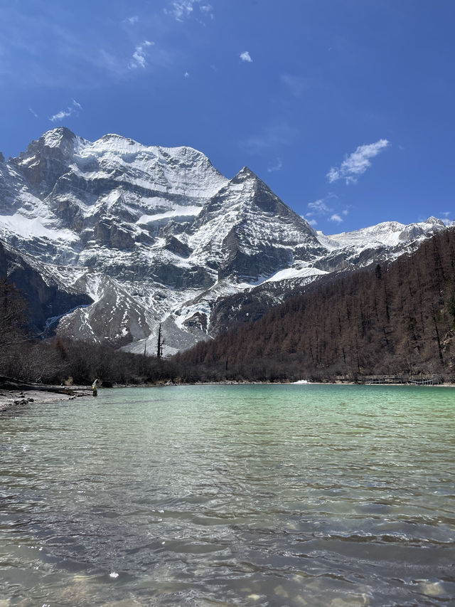 醉心稻城亞丁高原湖泊，邂逅夢境之顏