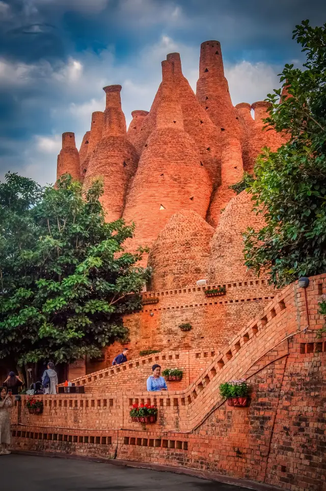 Red Brick Utopia: Feel as if You're in the Distant Hanging Gardens of Babylon