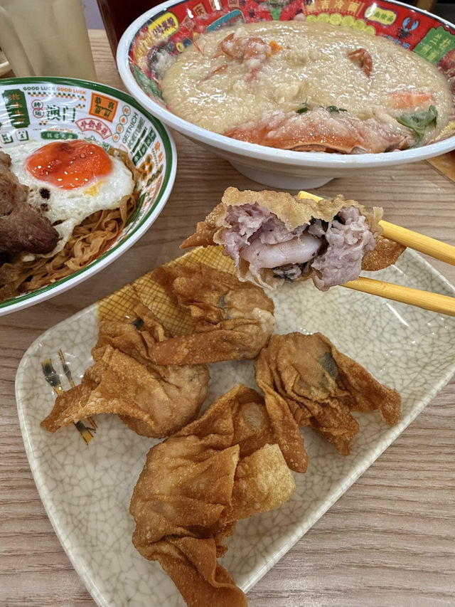 🇲🇴澳門大三巴必衝！一口爆汁生煎包+鮮甜水蟹粥太絕了！