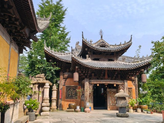歷史與禪意交織嘅龍潭寺