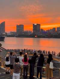魔都嘅日落總係咁迷人，特別係喺楊浦濱江嘅黃昏時分。