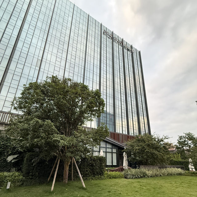 Best Hotel in Chengdu: Luxurious 5-Star Traditional Chinese Style