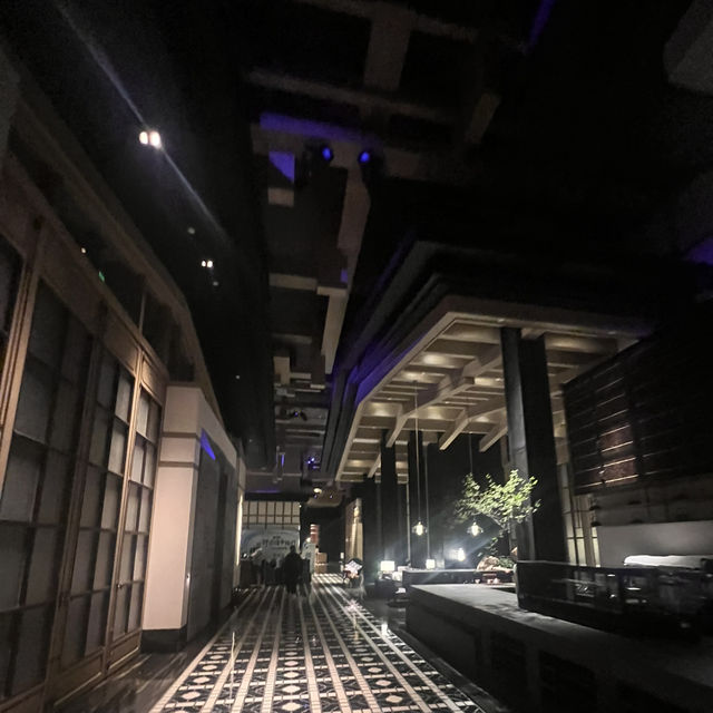 Best Hotel in Chengdu: Luxurious 5-Star Traditional Chinese Style