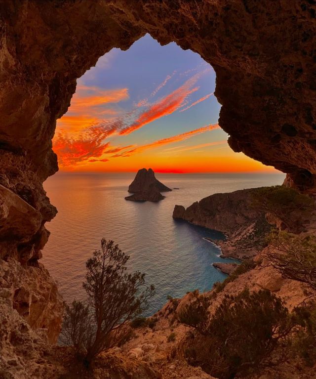 『伊維薩島』來到地中海嘅夢幻派對天堂