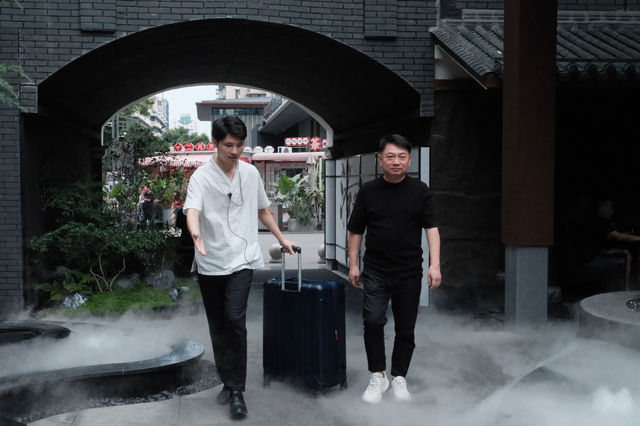 入住成都呢間連管家都月薪過萬嘅酒店