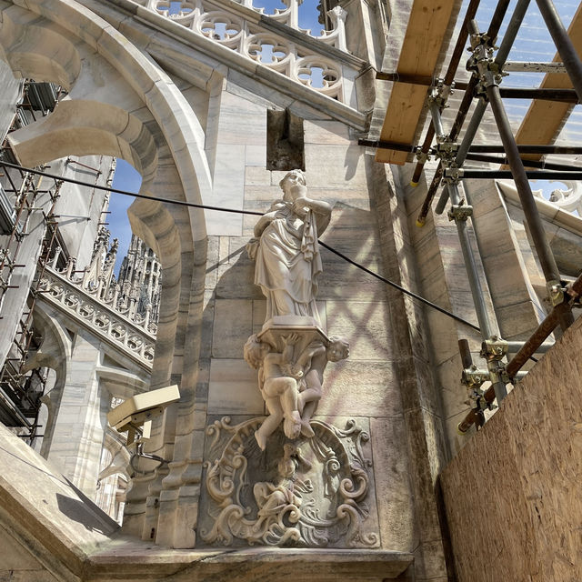 【イタリア ミラノ】ドゥオーモ (ミラノ大聖堂) ⛪️ 【イタリア ミラノ】ドゥオーモ (ミラノ大聖堂) ⛪️