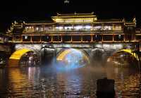 不踩雷攻略 遊芙蓉鎮怎麼玩才值回票價？這份白天+夜景全記錄