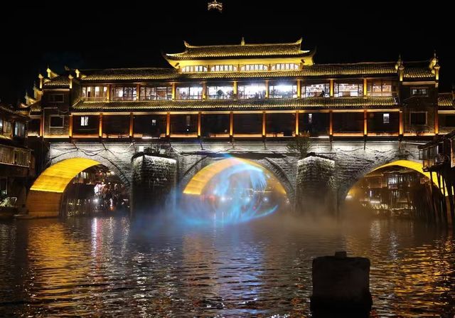 不踩雷攻略 遊芙蓉鎮怎麼玩才值回票價？這份白天+夜景全記錄