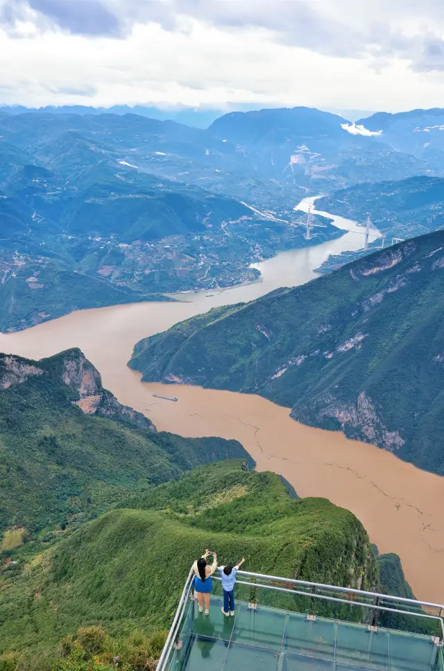 Three Gorges Cruise | Stand on the Peak of the Three Gorges with "China National Geographic"