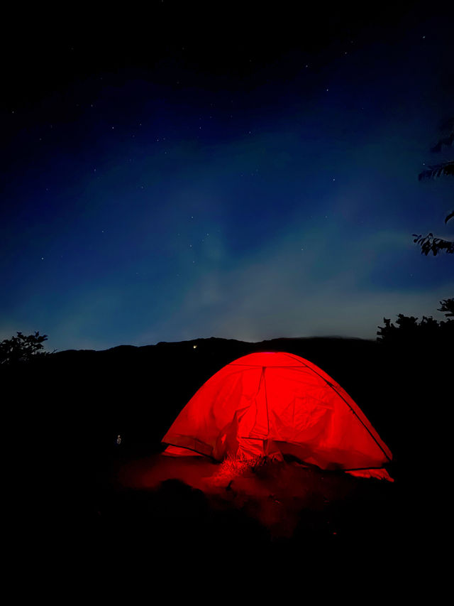 龍溪水庫邂逅一場盛大的寂靜輝煌，夜宿大雷山與星海共眠