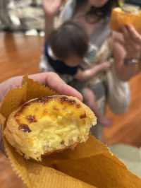 🥐 從璀璨賭場到溫柔午後：華麗背後也有生活的味道