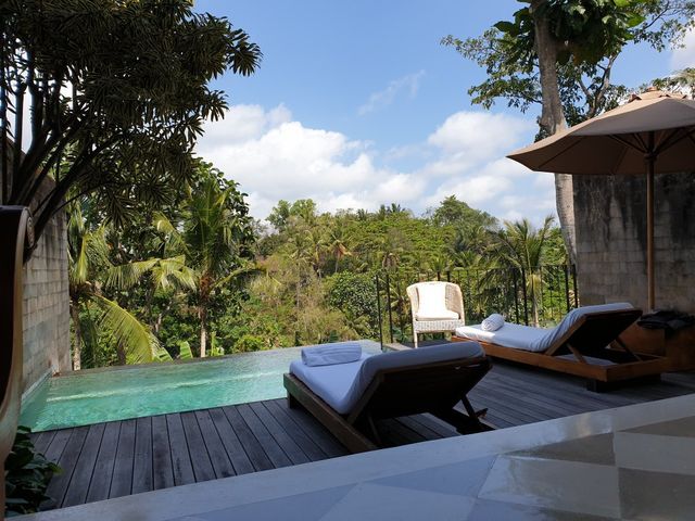 巴厘島烏布的天堂酒店體驗  COMO Uma Ubud位於巴厘島的Kedewatan，處於烏