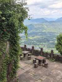 探秘齊雲山絕壁仙境