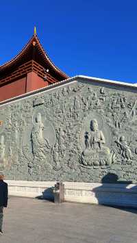 “探秘仙湖弘法寺：入口壁畫的佛韻禪意與祈福之旅”深圳弘法