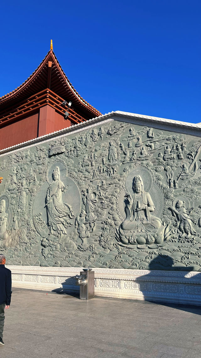 “探秘仙湖弘法寺：入口壁畫的佛韻禪意與祈福之旅”深圳弘法