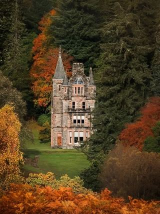 愛丁堡近郊紅葉小鎮，皮特洛赫里秋日童話全開