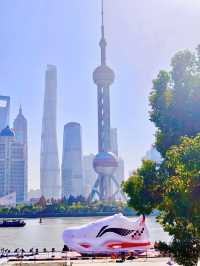 上海北外灘驚現「巨人跑鞋」閨蜜約會必打卡新地標！