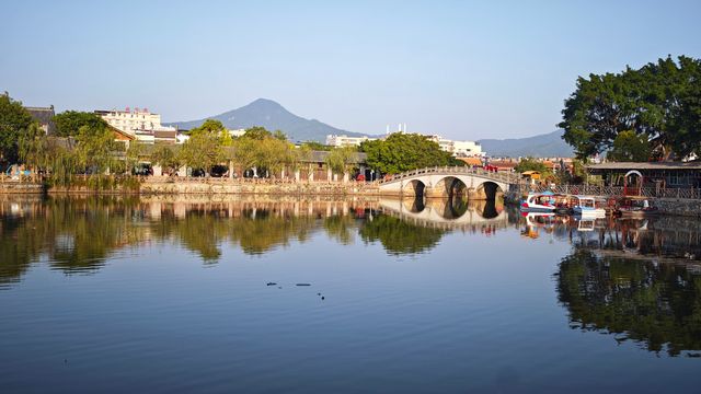 清晨的陽光下,珠璣巷是那麼的純粹、那麼的通透 清晨的陽光下,珠璣巷是那麼的純粹、那麼的通透