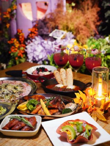 This Western restaurant in Xintiandi North is amazing! The atmosphere is incredible!