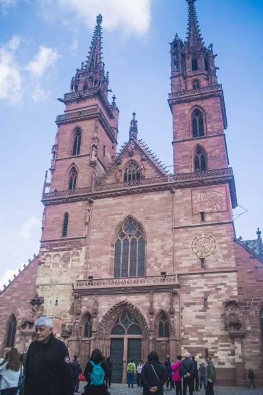 スイス バーゼル旧市街シティウォーク｜中世の童話の街並みを散策