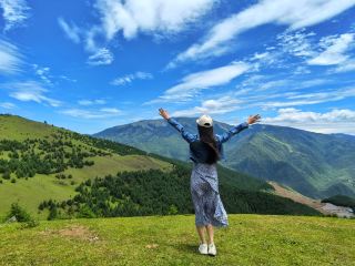 成都週末旅行、楽山版のアルタイ・カラジュンの大自然美