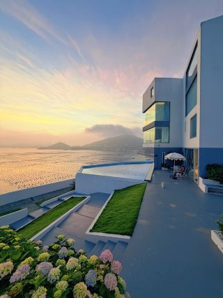 On Shengshan Island in Zhoushan, Zhejiang, there is a stunning seaside homestay facing the ocean