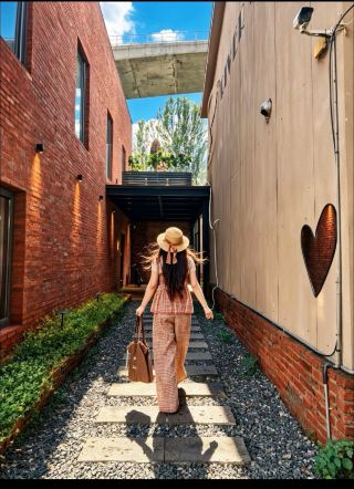 Photogenic hotel in Shenyang / outdoor lawn courtyard + stylish lobby, perfect for an afternoon of photos with your bestie