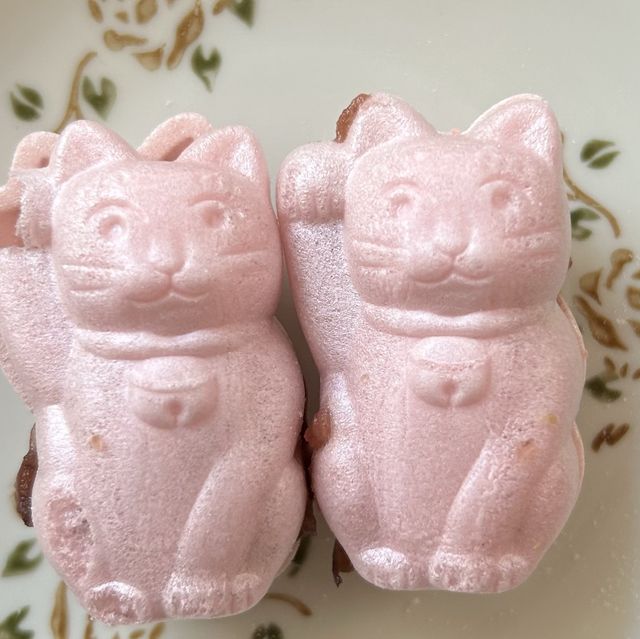 豪徳寺駅周辺カフェの招き猫ピンクもなかで運気アップ