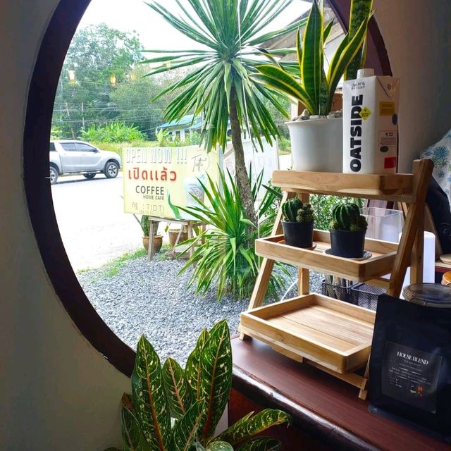 Tidti Home Cafe คาเฟ่เล็ก ๆ @ ป่าพะยอม