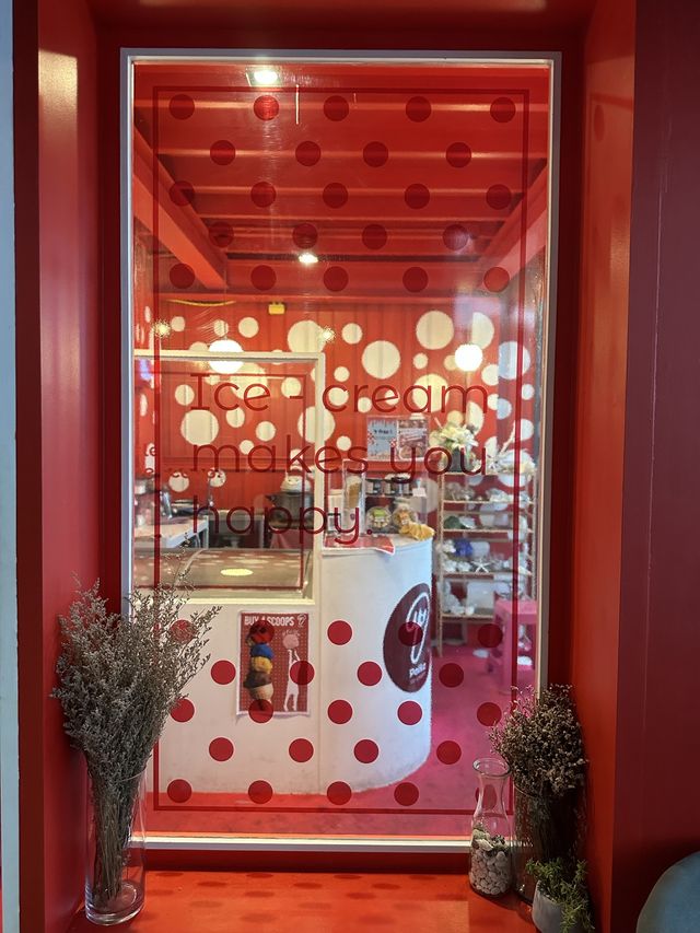 ร้านไอศกรีมลับ ริมทะเลเกาะสิเหร่ ภูเก็ต