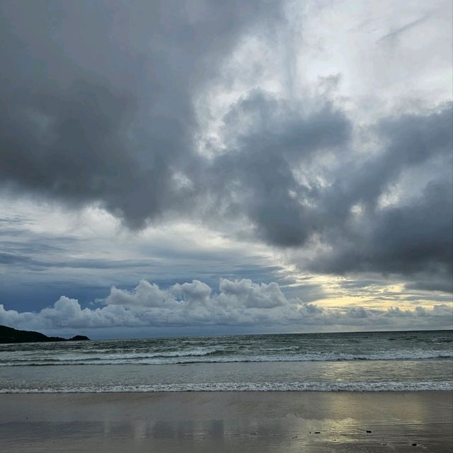 หาดป่าตอง ภูเก็ต หน้าฝนคือสวยอีกแบบ 🏝