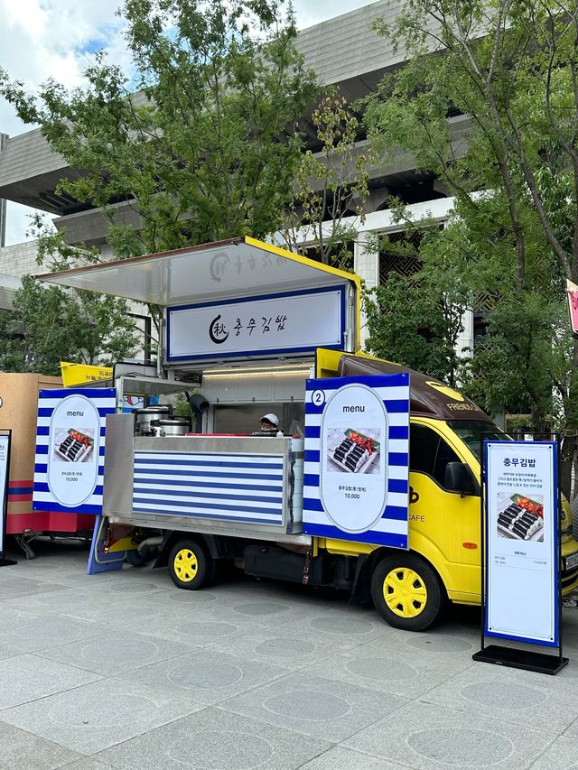현대백화점 마스코트 흰디가 광화문에?🤗