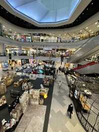 Vibrant Great World Mall with MRT🚝🏬