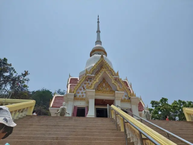 วัดเขาตะเกียบ (Wat Khao Takiap