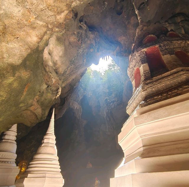 พาเยือนถ้ำเขาหลวง  "ถ้ำงามเมืองเพชรบุรี" 