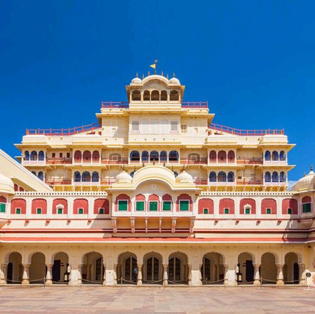 Padharo Mahare Desh