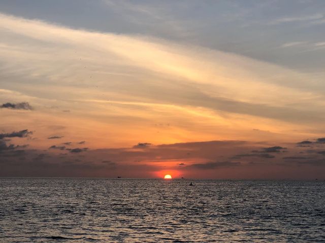 หาดทรายสีขาว อีกหาดน่าเที่ยวของภูเก็ต