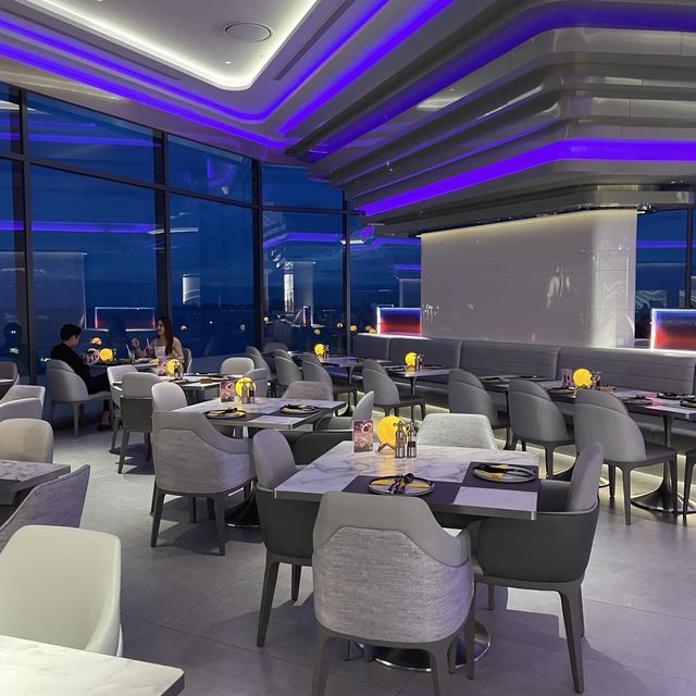 泰國芭提雅｜新開太空主題酒店頂樓嘅酒吧餐廳🇹🇭
