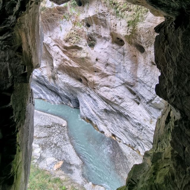 trying to spot swallows in Taroko Gorge 