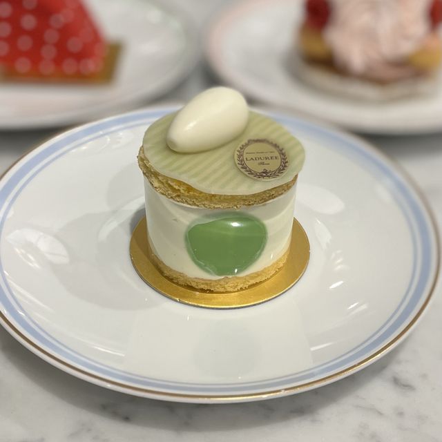 【京都・四条】フォトジェニックな可愛いスイーツ「ラデュレ京都四条店」