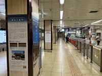 福岡・博多。博多駅の地下街と地下鉄祇園駅を結ぶ『祇園駅(博多旧市街口)方面連絡通路』と『Fギャラリー』