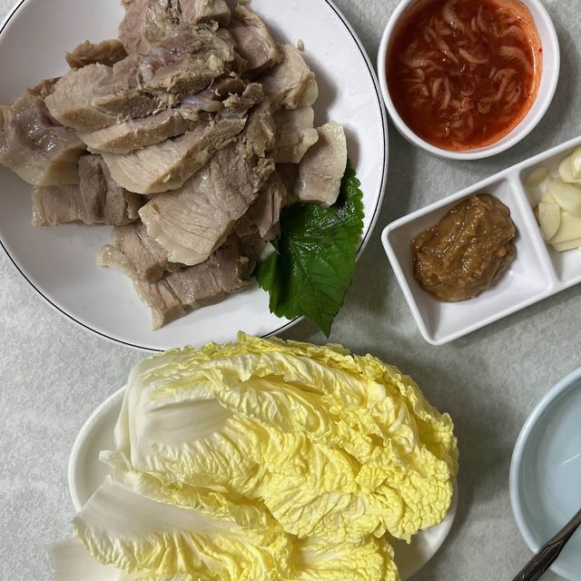 비오는 날 보쌈&칼국수와 즐기는 푸짐한 한상, 대련집